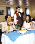 dining_in_paradise.jpg (55898 bytes)